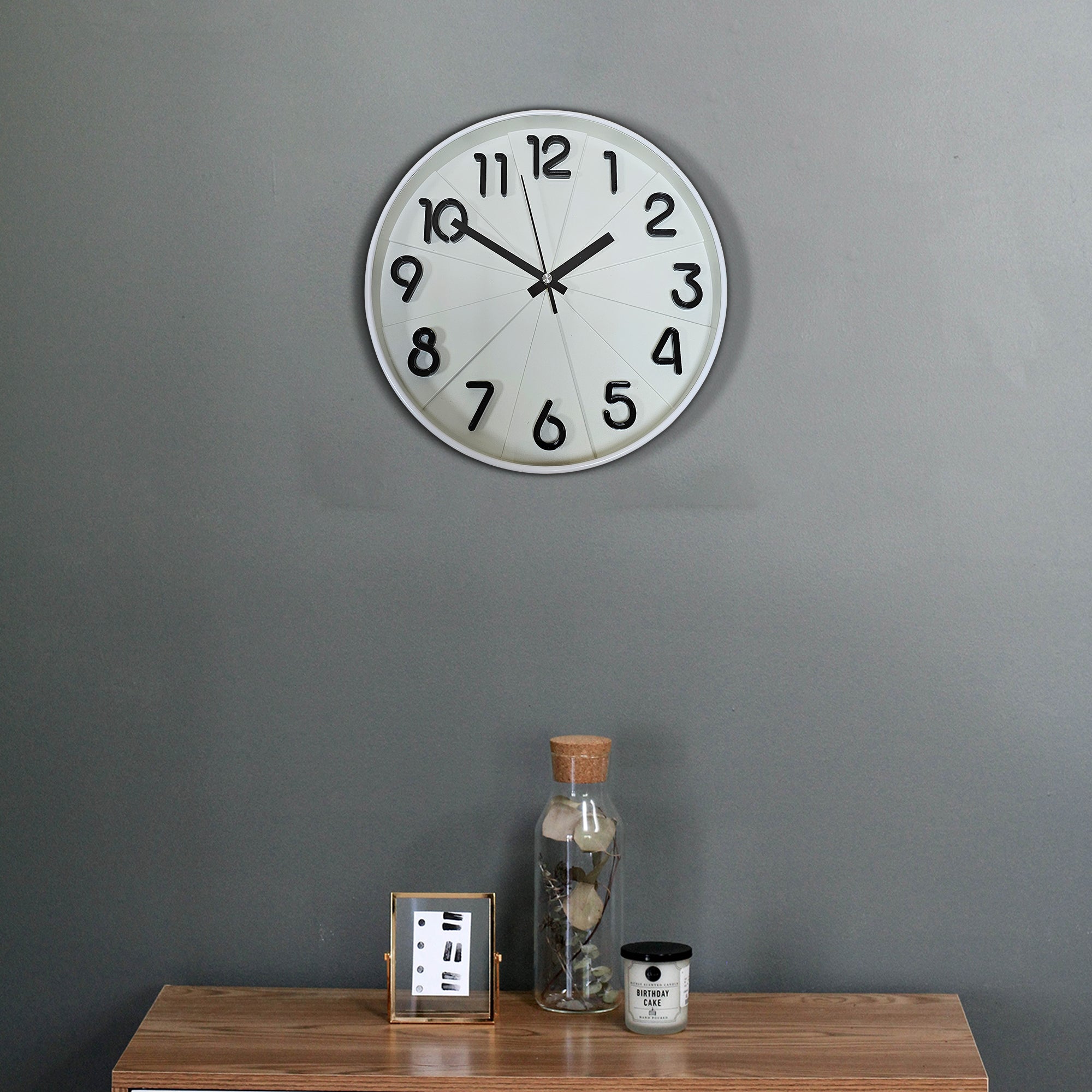 Modern Round Silent Wall Clock - Non-Ticking Decorative Home Office Timepiece