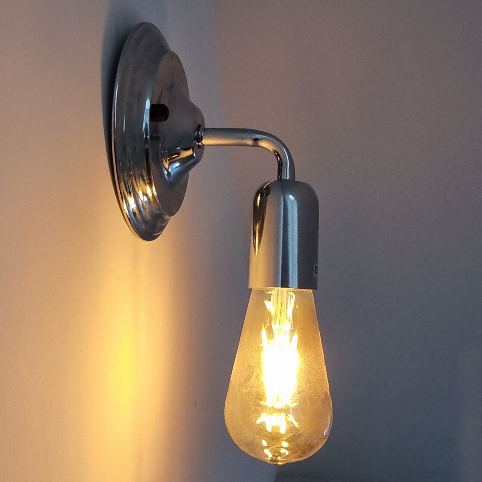 Vintage Industrial Chrome Wall Sconce Lamp - Retro Metal Light Fixture E27
