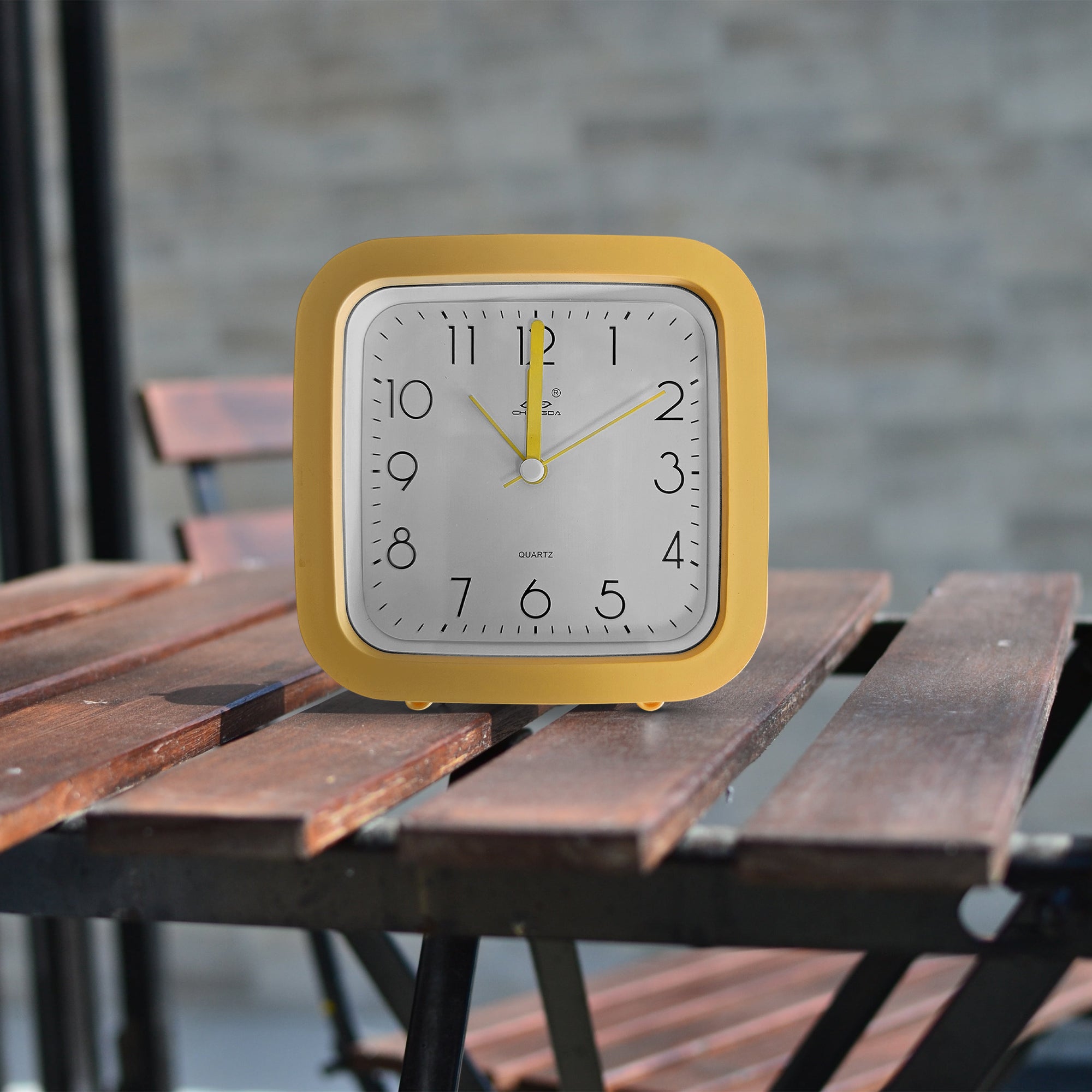 Classic Round Analog Alarm Clock for Students, Children's Bedside Decor