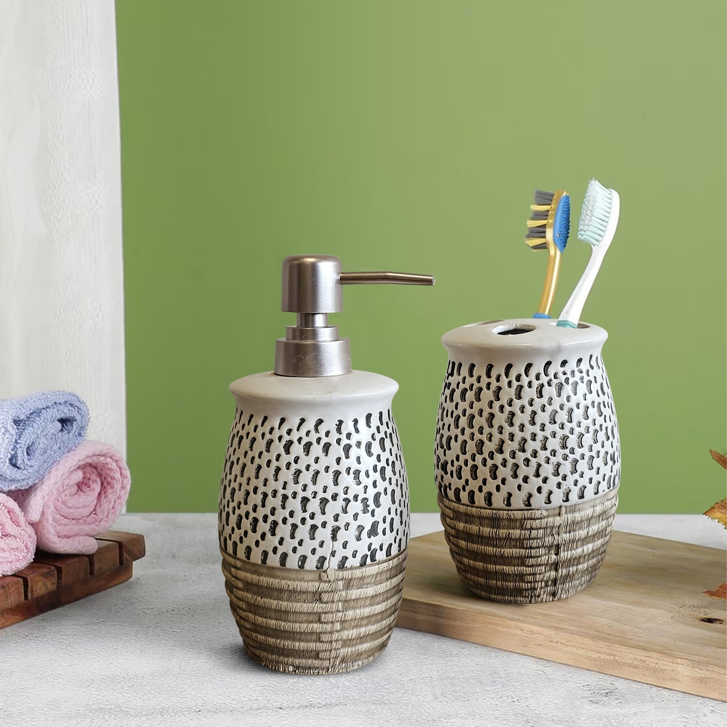 Elegant 4-Piece Ceramic Bathroom Accessory Set with Soap Dispenser and Holder