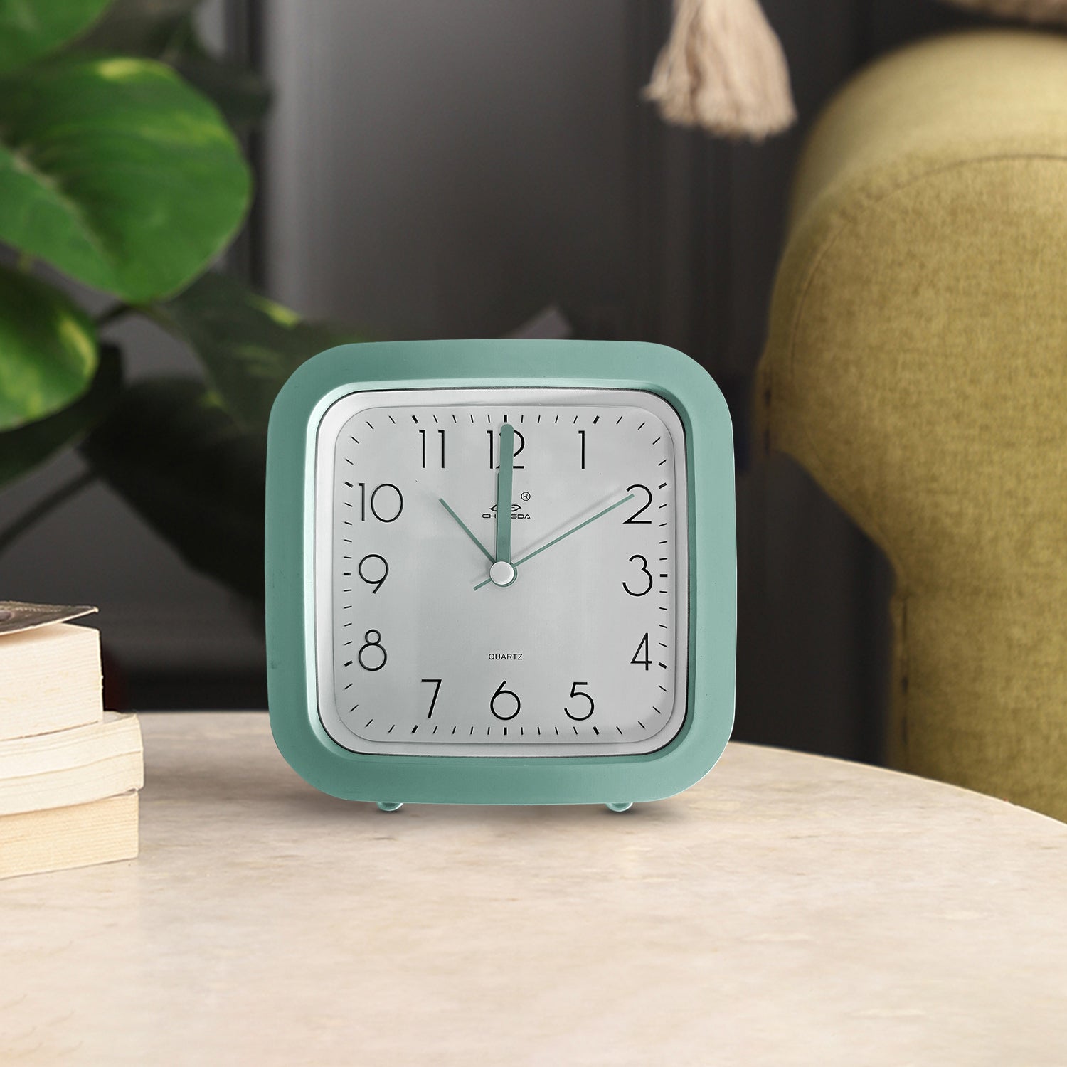 Classic Round Analog Alarm Clock for Students, Children's Bedside Decor
