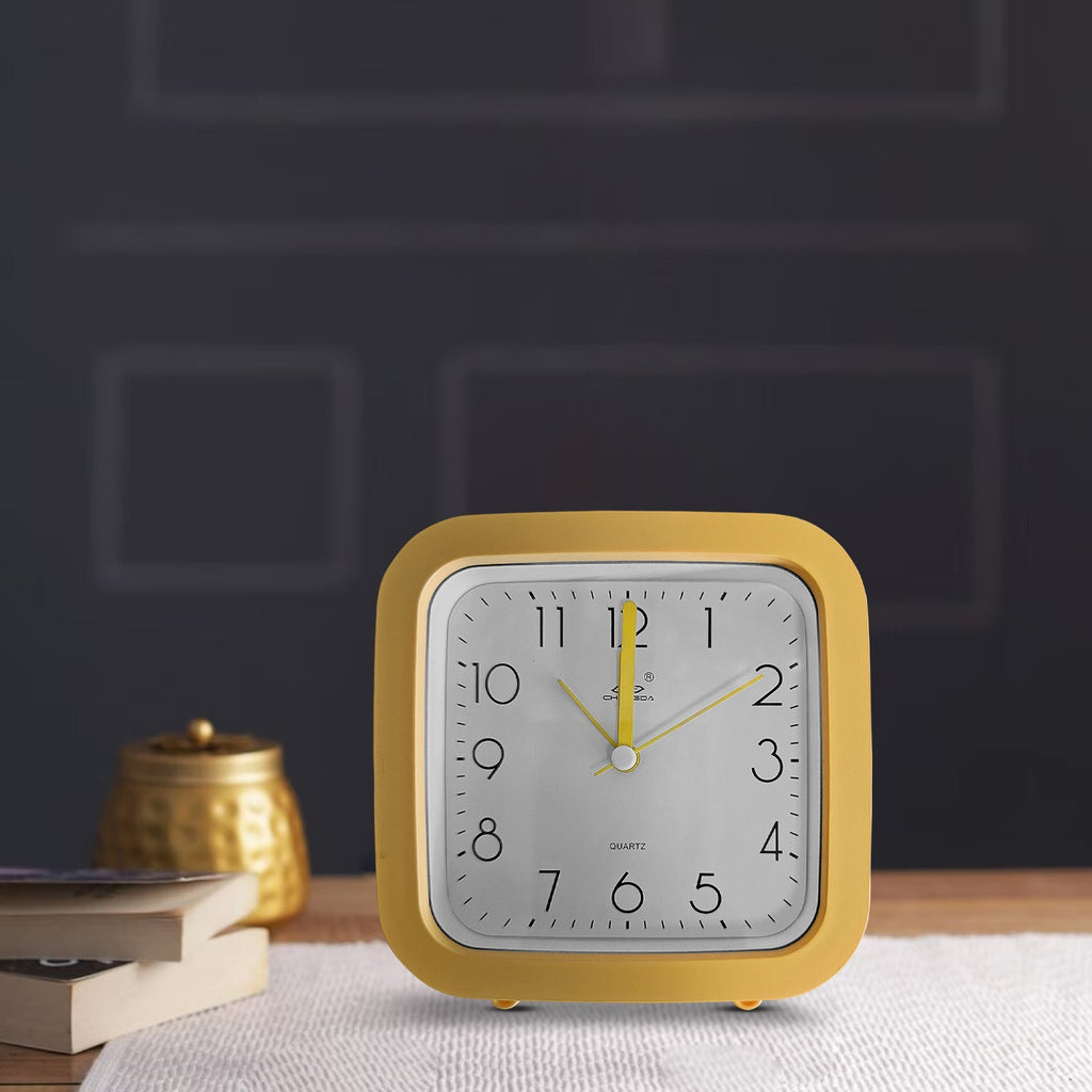 Classic Round Analog Alarm Clock for Students, Children's Bedside Decor