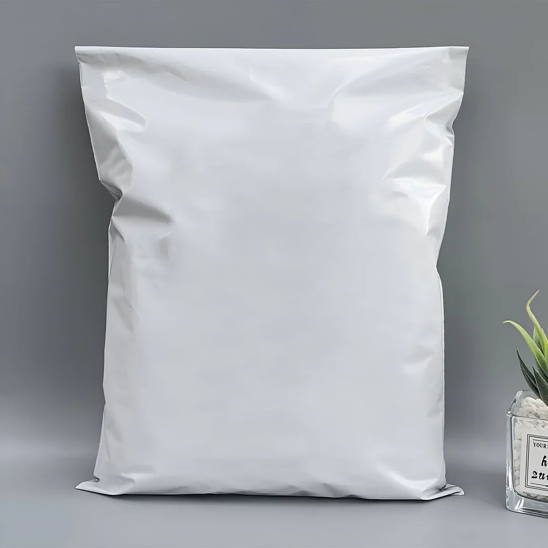 Durable Colorful Polyethylene Self-Seal Mailing Bags for Secure Parcel Shipping